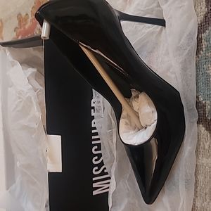 Shiny black point toe heel